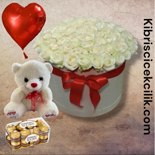 Kutuda 101 Beyaz Gül Ayıcık 16'lı Ferrero Çikolata Kalp Helyum Balon
