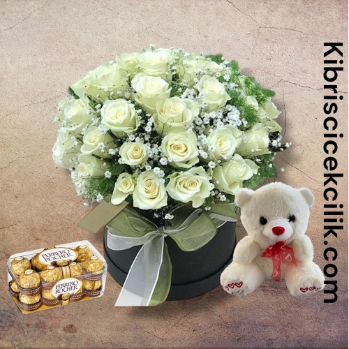 Kutuda 41 Beyaz Gül Ayıcık 16'lı Ferrero Çikolata